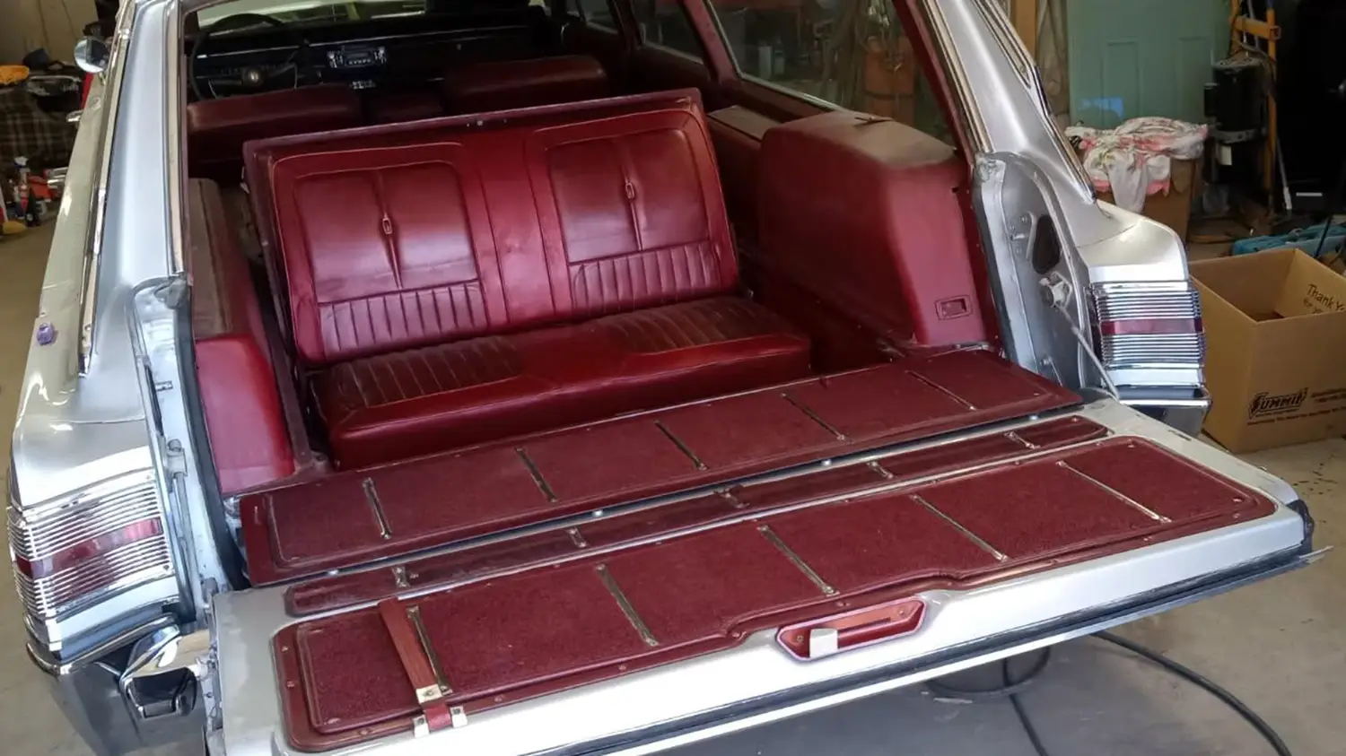 1968 Chrysler Town & Country Wagon - Photo 4