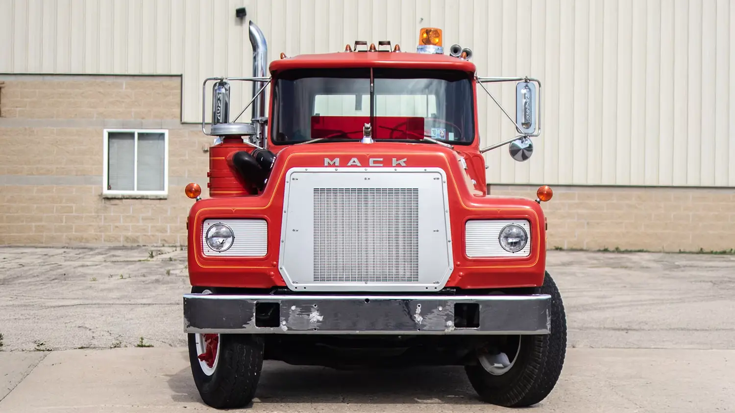 1969 Mack R600 Truck - Photo 2