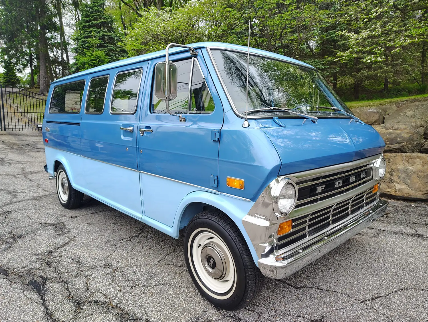 1972 Ford Econoline E-200 Club Wagon Chateau - Photo 9