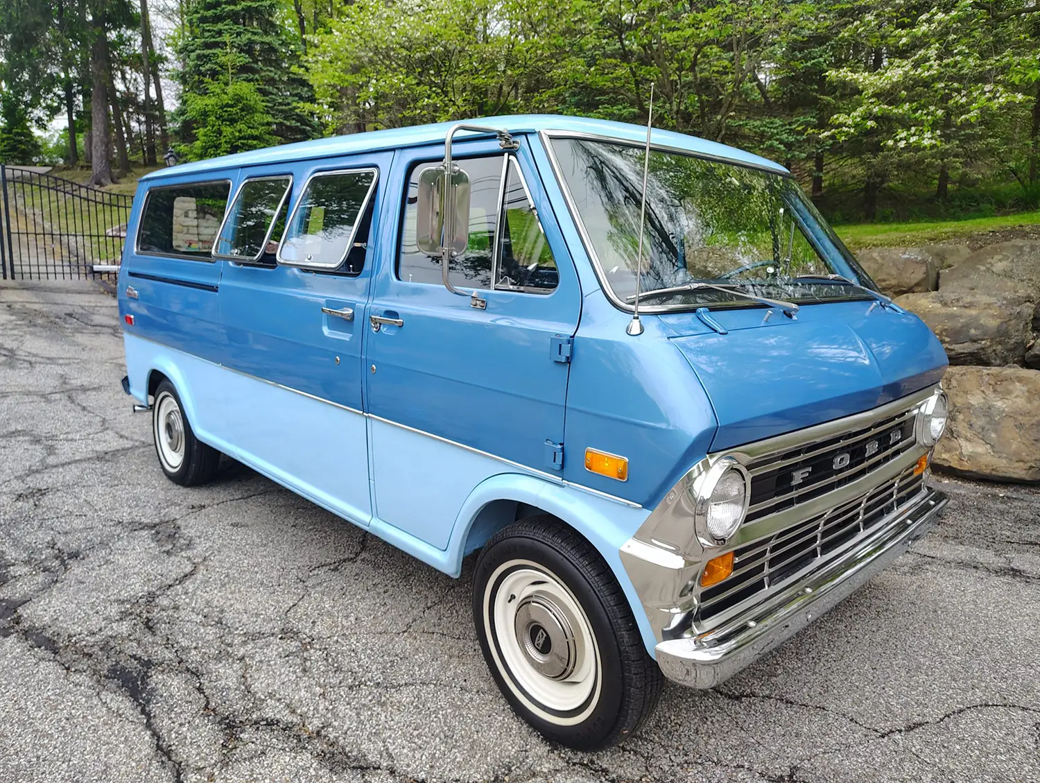 1972 Ford Econoline E-200 Club Wagon Chateau - Photo 6