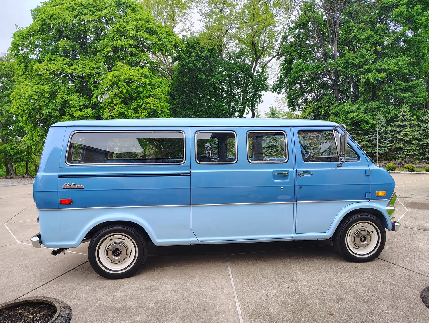 1972 Ford Econoline E-200 Club Wagon Chateau - Photo 2