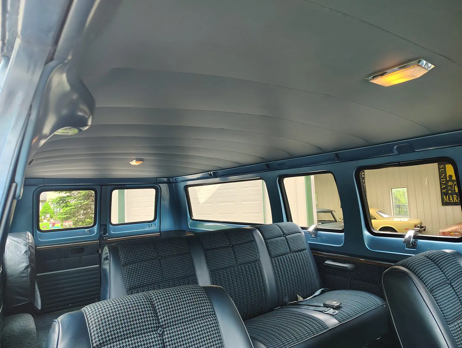 1972 Ford Econoline E-200 Club Wagon Chateau - Photo 4