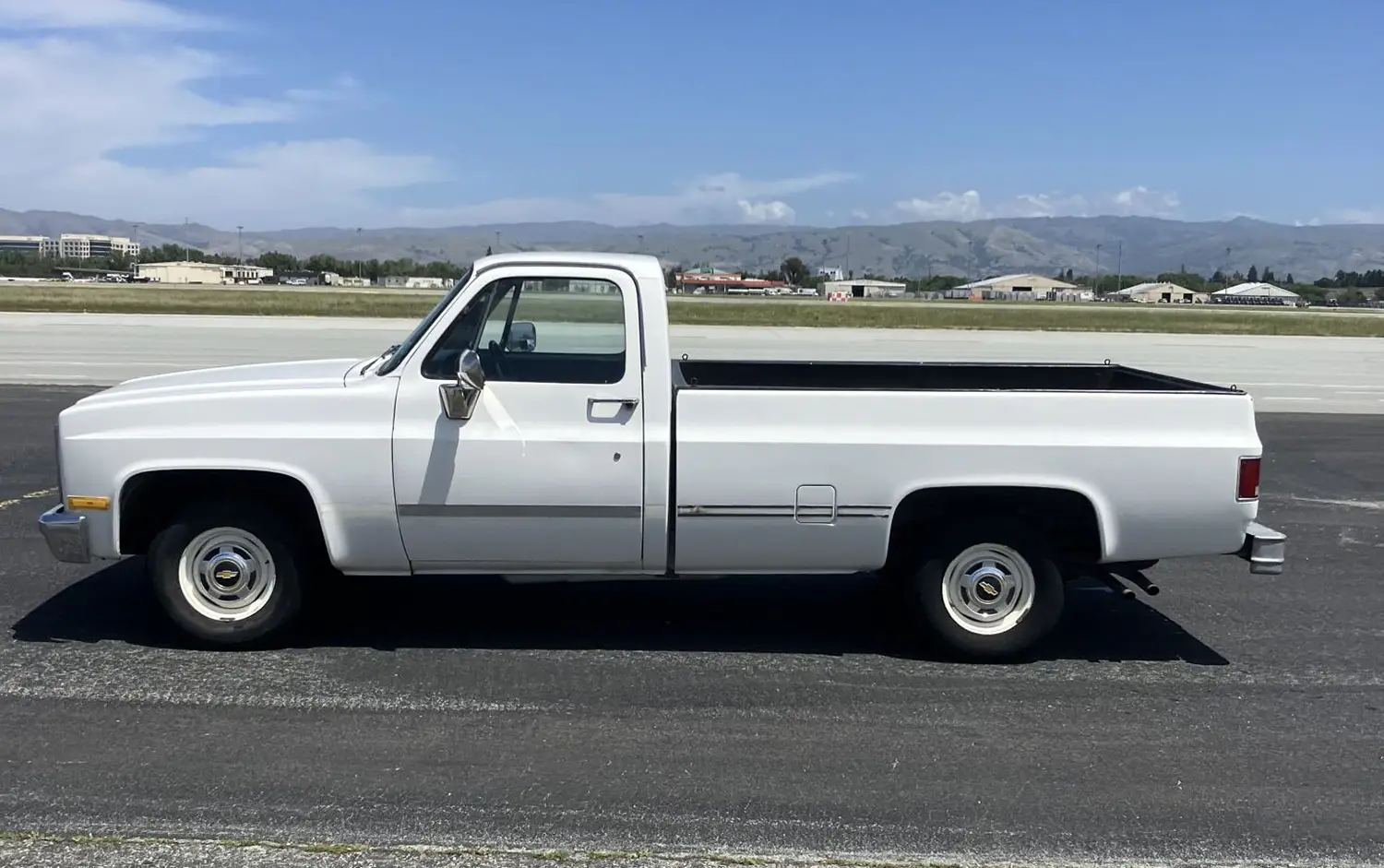 1984 Chevrolet C10 Pickup - Photo 3