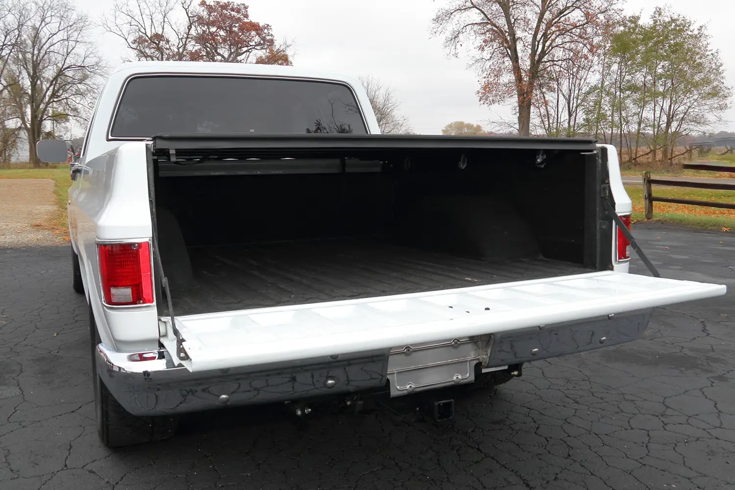 1985 Chevrolet C20 Silverado Pickup - Photo 3