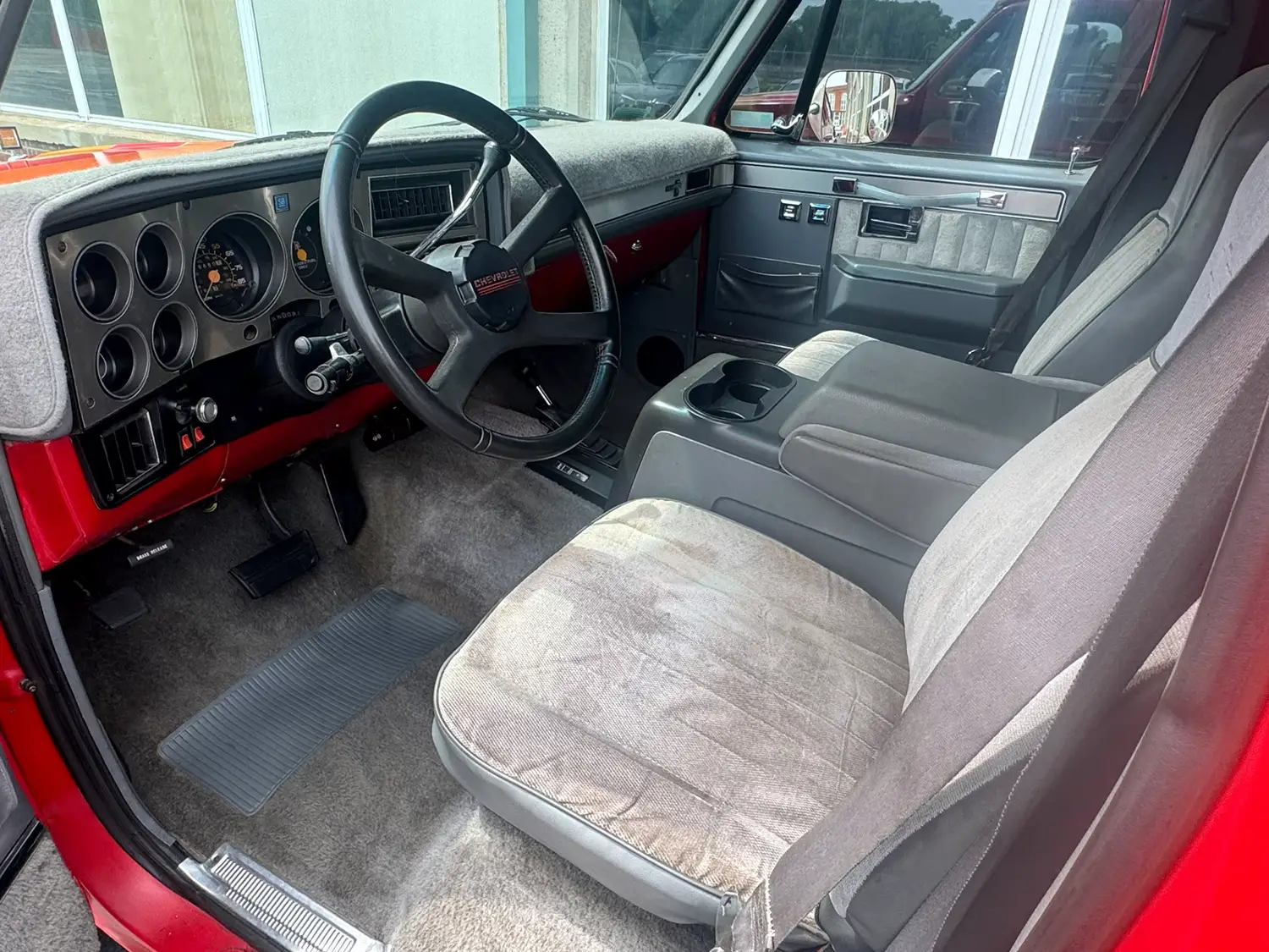 1988 Chevrolet Suburban - Photo 8