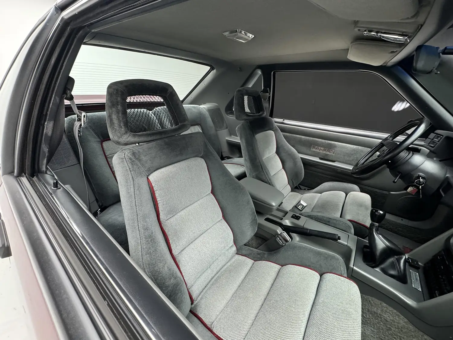 1989 Ford Mustang Saleen GT Hatchback - Photo 9
