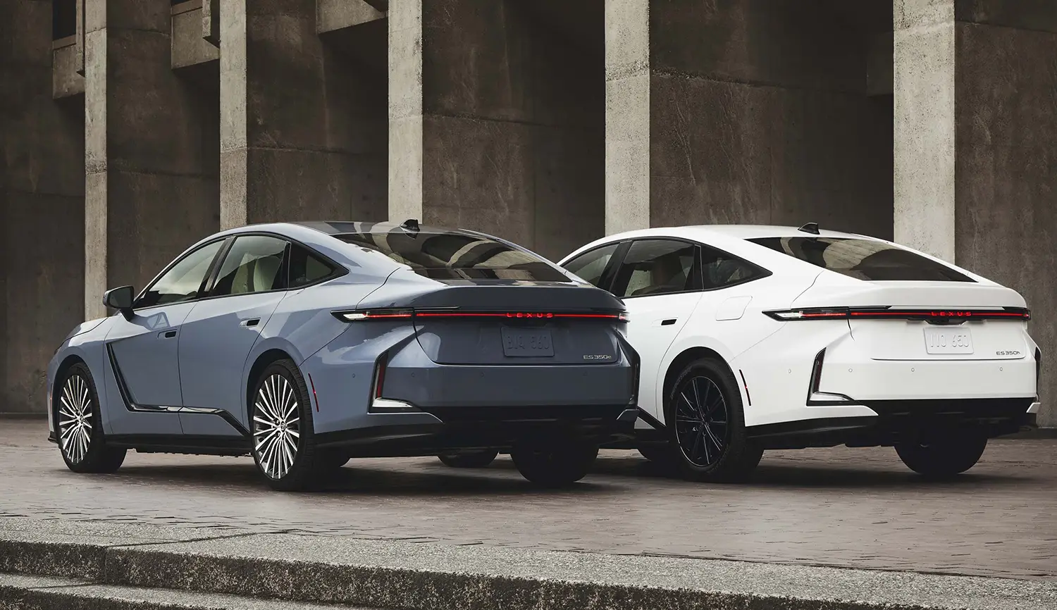 2026 Lexus ES 350h Hybrid - Photo 2