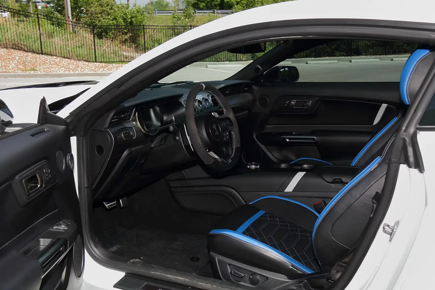 2021 Ford Shelby GT500KR - Photo 4